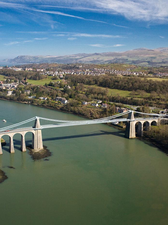Die Menai Bridge verbindet Nordwales mit der Insel Anglesey.