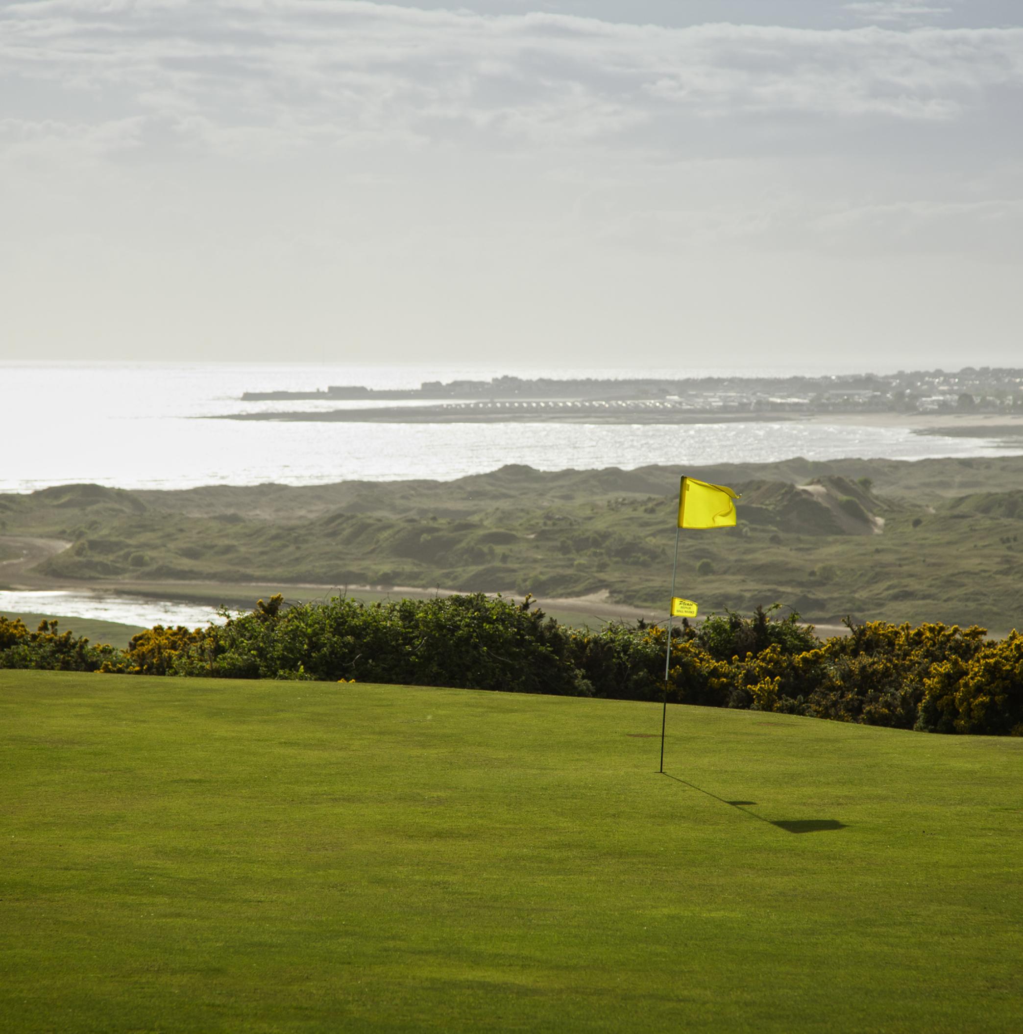 Coastal golf courses you must play in Wales| Visit Wales