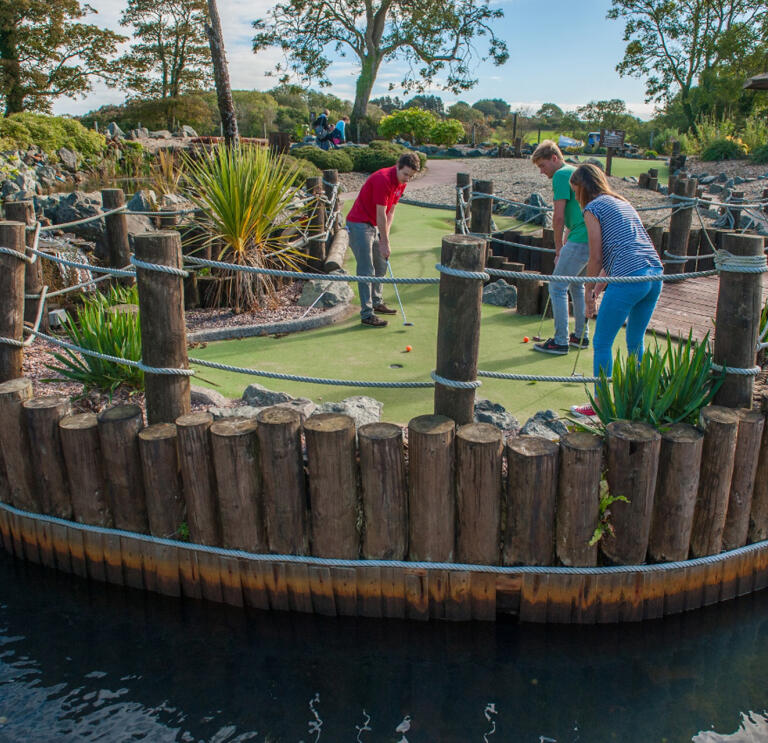  family playing adventure golf.