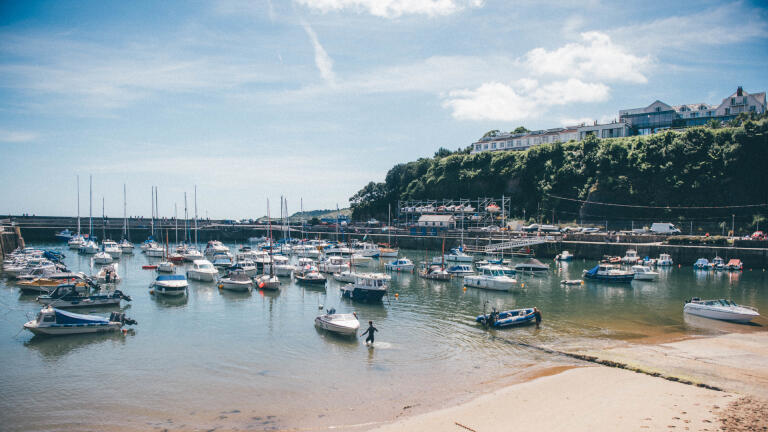 Boats in Saundersfoot harbour on a sunny day.